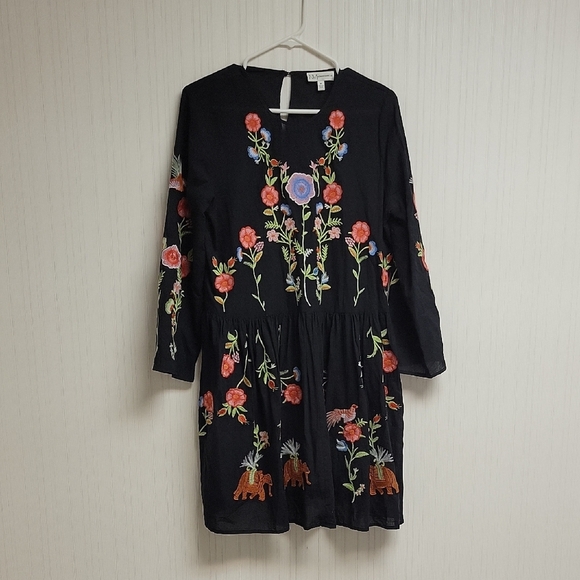 Neiman Marcus Black Dress with Floral Embroidery, Womens Medium, goth boho  - afp-fysiotherapie.nl